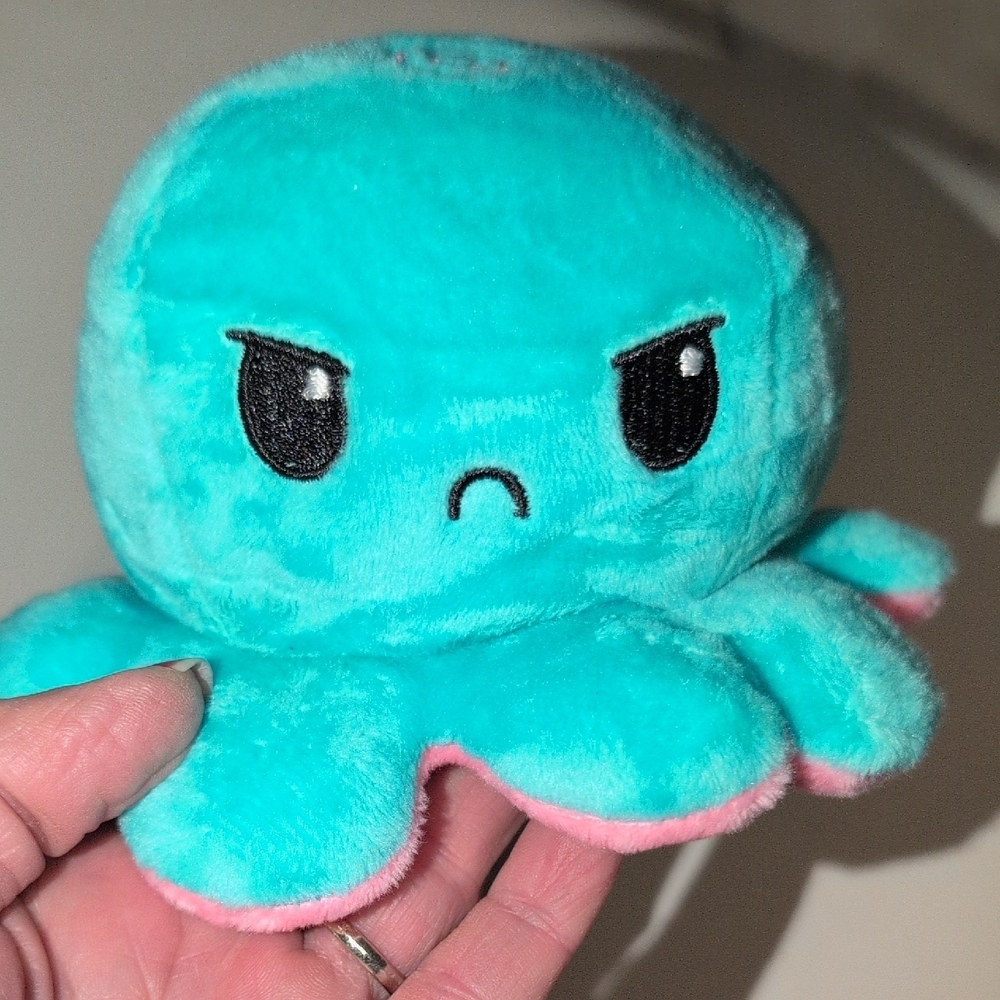 TeeTurtle Reversable Plushie -  Pink/ Blue Octopus - Picture 4 of 7